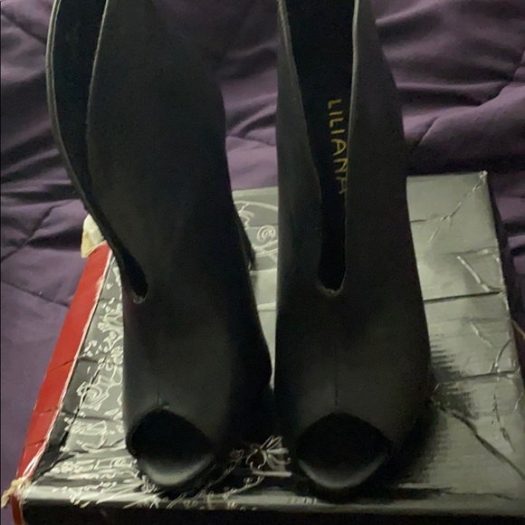 Shoes - Picture 1 of 3